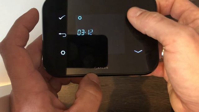 Termostat Salus IT500 WIFI comandata prin internet Cum setezi data si ora la termostatul salus смотреть онлайн