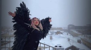 Клип Нас бьют мы летаем, Натали Вальконина