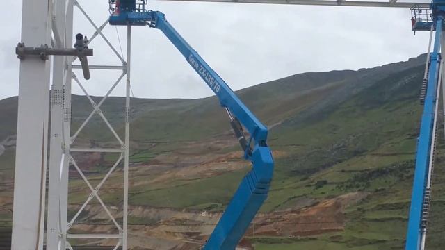 Manlift Genie ZX- 135 y S-125 en Minera las Bambas смотреть онлайн