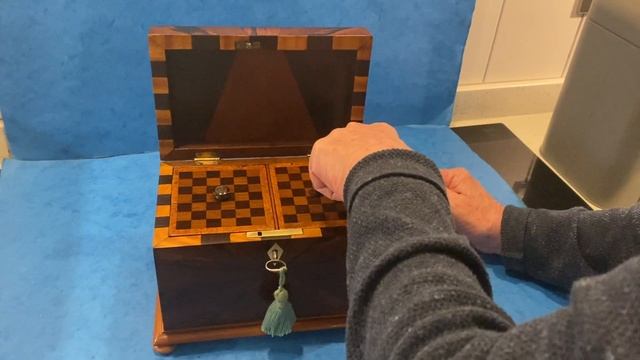 William IV Rosewood & Mahogany Twin Lidded Tea Caddy. смотреть онлайн