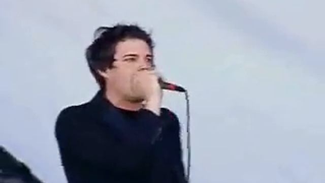 The Killers - Somebody Told Me - LIVE 2004 смотреть онлайн