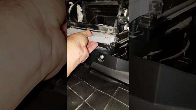 Cambio de filtro aire acondicionado SWM G01 FF смотреть онлайн