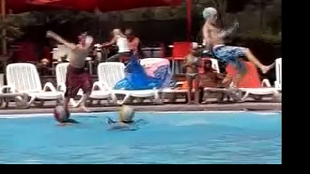 Idiots in the swimming pool смотреть онлайн