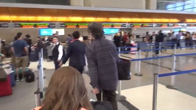 EXCLUSIVE - Benjamin Biolay Catches Flight To France Without Girlfriend Vanessa Paradis смотреть онлайн