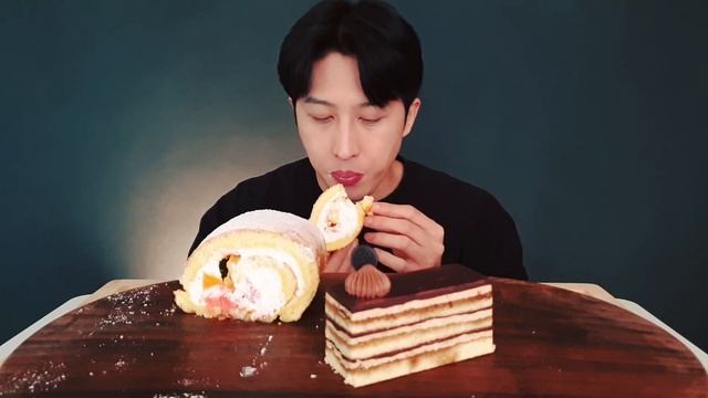 MUKBANG)요거트 생크림 롤케이크/초콜릿 케이크/쿠키/디저트/빵/먹방/Roll cake/chocolate cake/cookie/dessert/bread/EATING SHOW смотреть онлайн