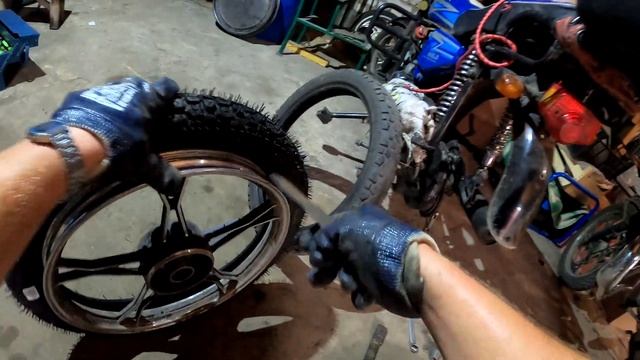 Меняю покрышку на мопеде альфа. Лёгкий и быстрый шиномонтаж. Нюансы при сборке смотреть онлайн