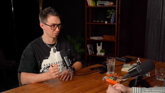 ОБМАНУЛ СИСТЕМУ | ЕГО ИЩЕТ ИНТЕРПОЛ | МОЖЕТ ПОГАСИТЬ ЛЮБЫЕ ДОЛГИ | КАРЛ МАСТЕР ВНЕ СИСТЕМНЫХ ДЕЛ смотреть онлайн