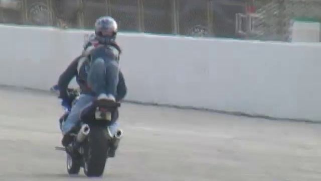 Tandem Girl Motorcycle Crash смотреть онлайн