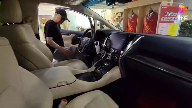 一家三口去丰田4s店看了威尔法，销售说落地这价格，怎么样？ смотреть онлайн