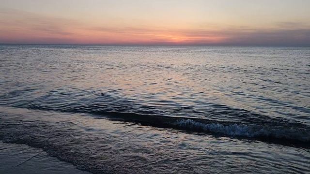 Только море и шум волн