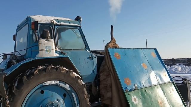 Сибирь. Запуск трактора МТЗ-82 в мороз №2 смотреть онлайн