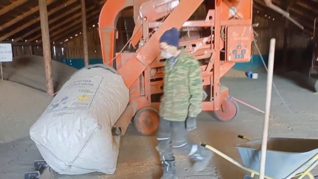 Когда выезжать сеять овес? Начало посевной в колхозе. №18 смотреть онлайн