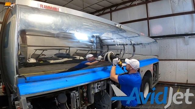 Jet Centers of Colorado Fuel Truck Polishing 1/2 смотреть онлайн