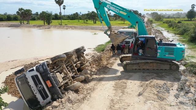 Dangerous Dongfeng Dump Truck Overturned Recovery by Kobelco Excavator, Dump Truck смотреть онлайн