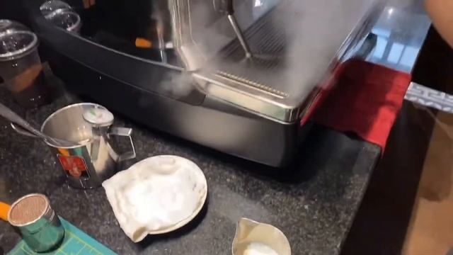 Hot Cappuccino with regular size/Foundation step with Latte Art/Espresso with steam milk. смотреть онлайн