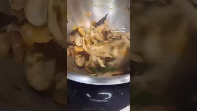 Mushroom kuzhambu - Mixed mushrooms #shitake #maitake #enoki смотреть онлайн