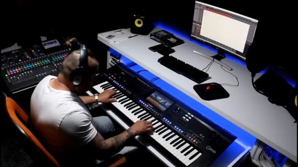 Заводная музыка на синтезаторе Yamaha Genos