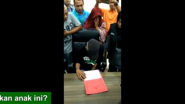 Viral Siswa SMP jagoan aniaya Gurunya dikelas nangis dikantor polisi смотреть онлайн