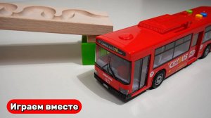 Играем в машинки ! Запускаем разноцветные шарики по горкам ! Видео для детей