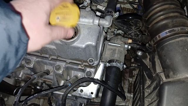 Пробка маслозаливной горловины. Лада Гранта с двигателем 11182. Тест ВКГ.