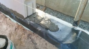 Как правильно положить первый ряд твинблока/строим капитальный сарай своими руками/жизнь в деревне