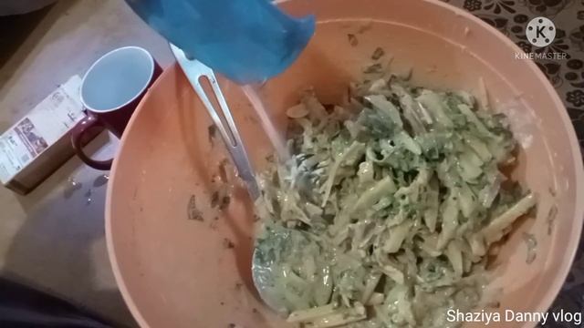 Nina Ny bnaya khana apny Dadi Ky sat with Shaziya Danny. смотреть онлайн