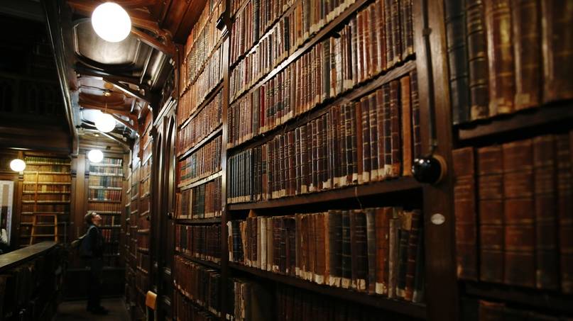 Музыка для чтения книг "Ночь в библиотеке" смотреть онлайн