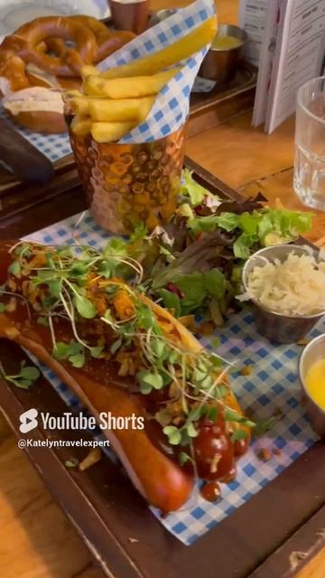 Немецкий ресторан в Эдинбурге #ресторан#немецкаякухня#еда#сосиски#бретсель#пиво#обзорныйканал#вкусно смотреть онлайн