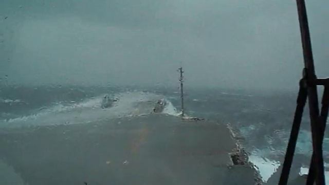 USS Kitty Hawk Big Wave смотреть онлайн