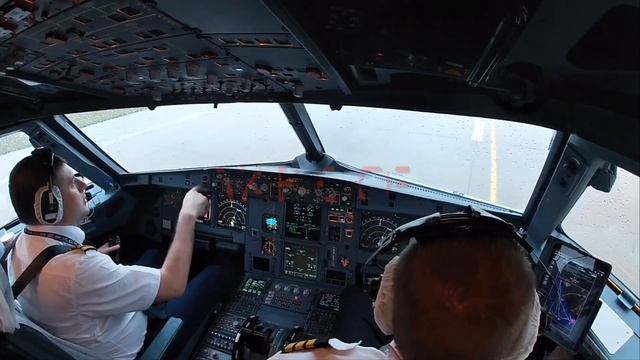COCKPIT VIEW I UralAirlines I A-320 Sochi - Ekaterinburg смотреть онлайн