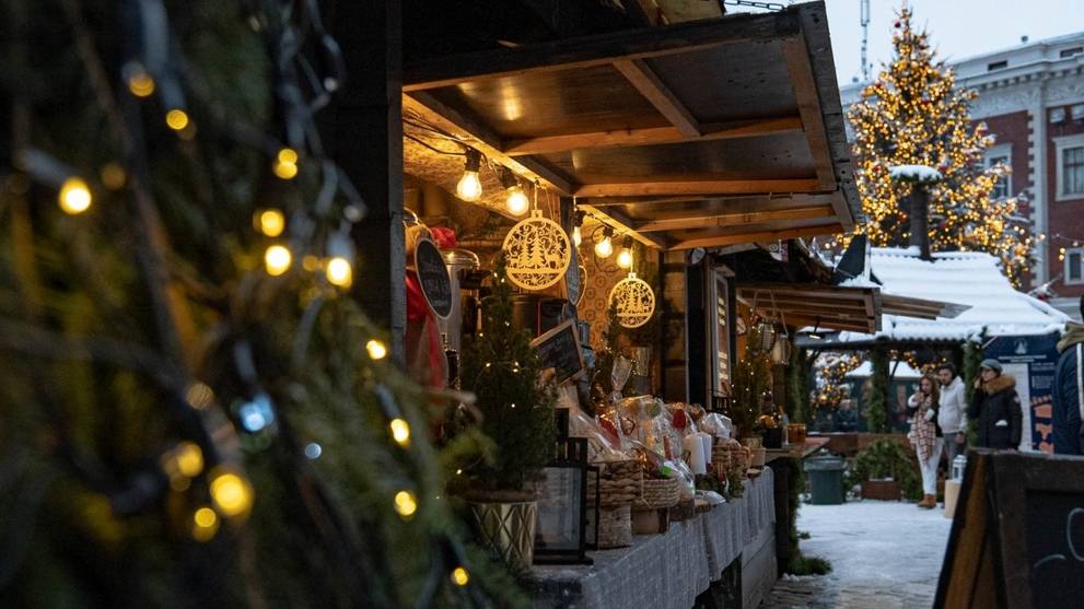 Рождественская ярмарка в Риге, Латвия на Домской площади 2024. смотреть онлайн