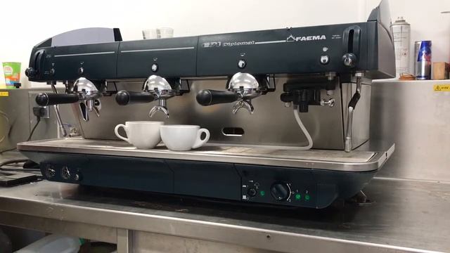 FAEMA E91 DIPLOMAT 3 GROUP REFURBISHED ESPRESSO MACHINE смотреть онлайн
