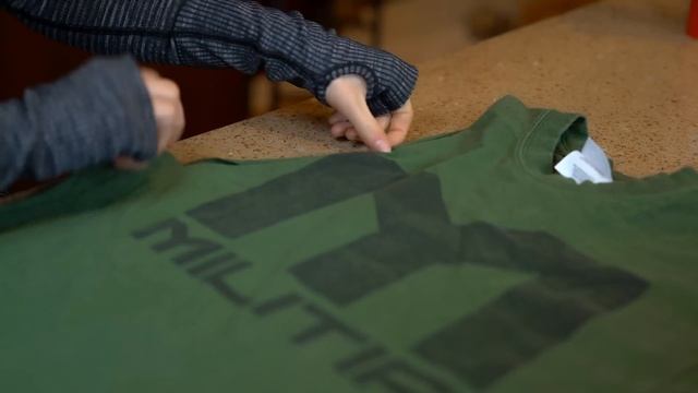 How to Cut Any Shirt Into A Tank Top | Tiger Fitness смотреть онлайн