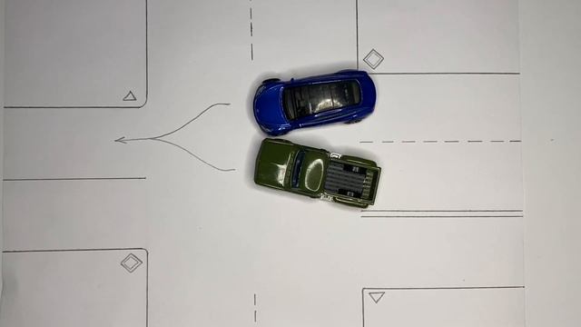 Проезд перекрёстка. Кто должен проехать перекрёсток первым, а кто уступить в данной ситуации? смотреть онлайн