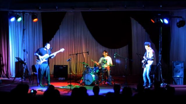 Where is the music trio "4 1=3" - New ( Стратегия 2012 ) смотреть онлайн