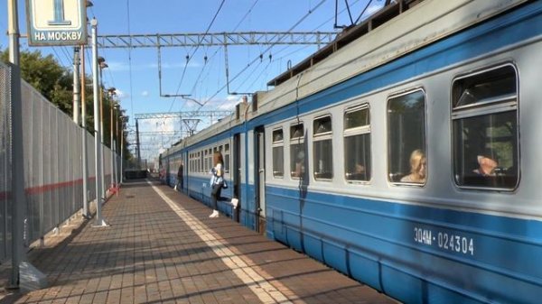 Электропоезда ЭД4м-0400 и ЭД4м-0386 и ЭД4м-243