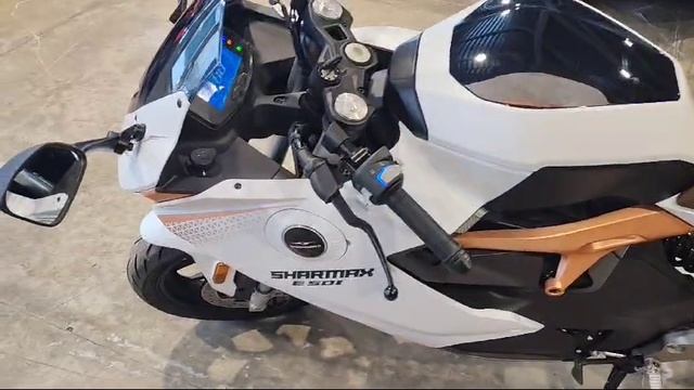 Мотоцикл SHARMAX MOTORS E-GP 501 ULTRA white-gold смотреть онлайн