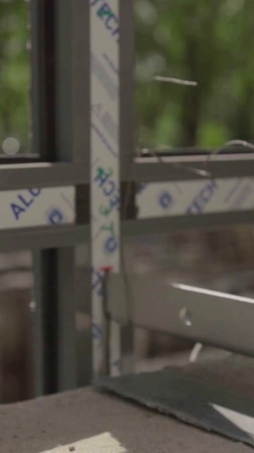 Как монтируют комплексное остекление? Смотри в видео #строительство #алюминиевыйпрофиль #остекление смотреть онлайн