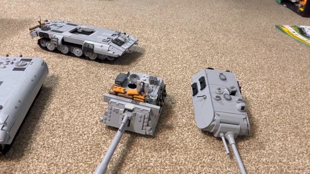 Cobi E100 Vs M.B. E100 Moc