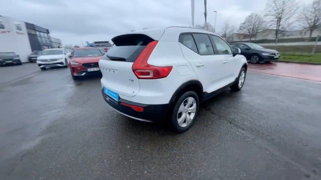 VOLVO - XC40 T2 129ch Momentum смотреть онлайн