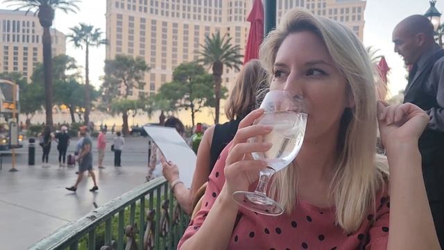 Paris Las Vegas Resort | Pool, Restaurants, Casino | Exploring the Beautiful Hotel Walk-Through смотреть онлайн