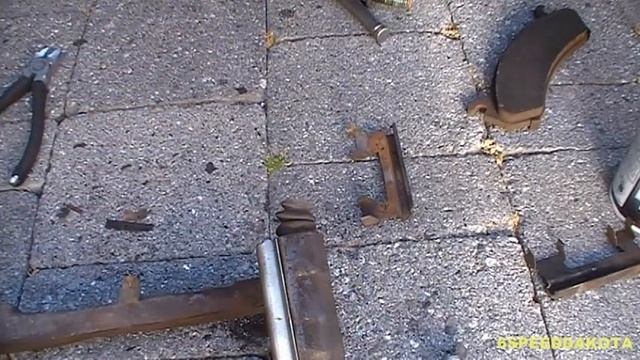 How to Do a Front Brake Job on A 1999 GMC Sierra C1500 2WD смотреть онлайн