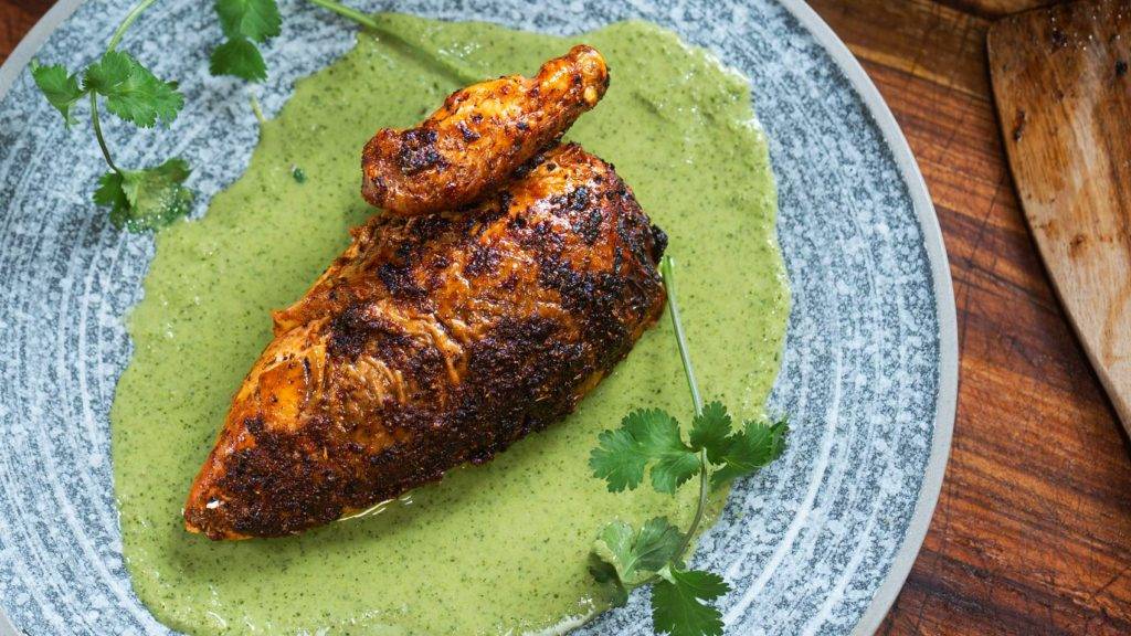 Рецепт острой курицы с зеленым соусом чили смотреть онлайн