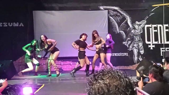 Peach Dolls Ero Cosplay Fest 2022 VID 20221127 141219
