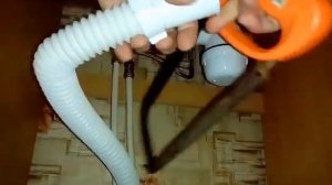 Шланг от сифона течет из под гайки. Что делать?