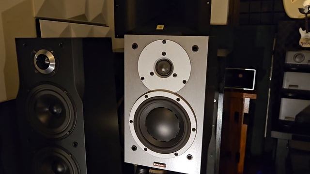 Vintage Marantz 1070 & Dynaudio Audience playing smooth jazz смотреть онлайн