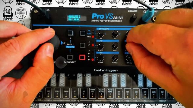 Behringer Pro VS Mini - live tweaking demo смотреть онлайн