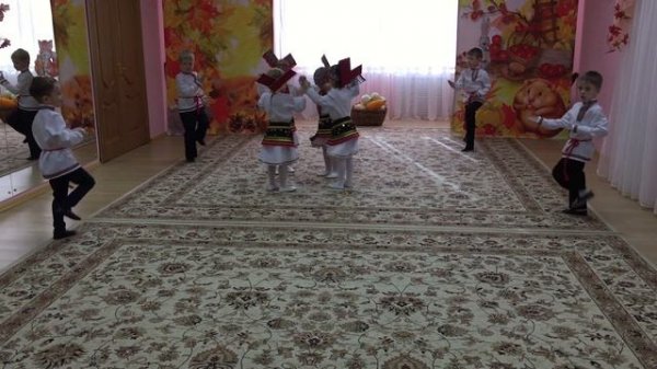 Детский мордовский танец "«Эйкакшт эрзянь».