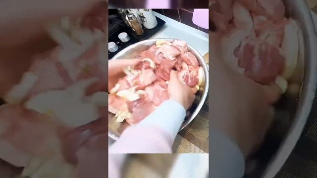 ШАШЛЫК В СОБСТВЕННОМ СОКУ смотреть онлайн