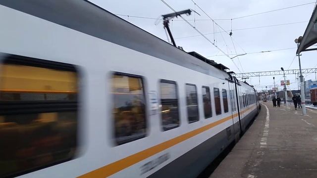 ЭП2Д номер: 0016 до: Москвы. снято на станции Балабаново 2путь 2платформа. снято: 01.03.23. на ViVo смотреть онлайн